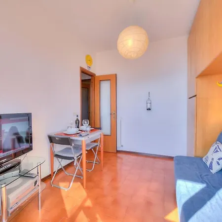 Magenta Apartment *
